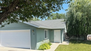 A single-story house with a garage, a front door, and a small porch area. - Charming 3-bedroom house with AC, WiFi in fantastic Susanville (Susanville)