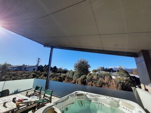 Bañera de hidromasaje al aire libre