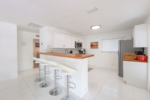 Mikroaaltouuni, uuni, liesi, astianpesukone