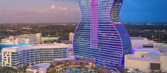 Marvelous 2-bedroom apartment with AC in Dania Beach