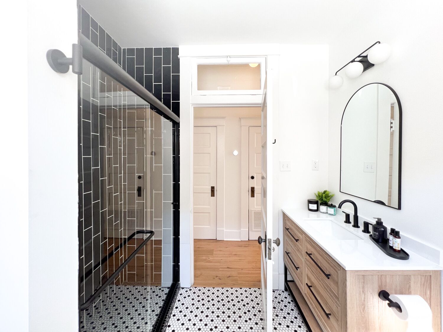 淋浴设施、吹风机、毛巾、肥皂