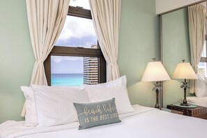 Suite, 1 cama de matrimonio grande con sofá cama, vistas a la montaña (0171) | 1 dormitorio, ropa de cama de alta calidad, decoración individual