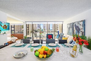 Apartamento Confort, 1 cama de matrimonio grande con sofá cama, balcón (0112) | Servicio de comidas en la habitación