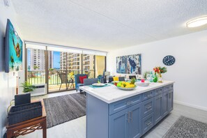 In-room dining - Waikiki Banyan Condo w/ King Bed & Parking, Near Beach (Honolulu)