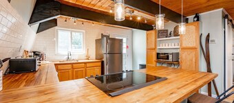 3-bed, charming modernized cottage tucked into wooded hillside in Deep Creek, MD