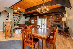 Dining - 3-bed, charming modernized cottage tucked into wooded hillside in Deep Creek, MD (Oakland)