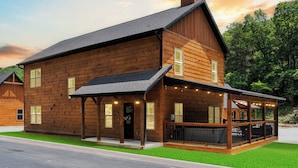 Unclassified image, 4 of 21, button - Timber Valley Cabin - 4BR, Waterview, Private Hot Tub, Resort Style Pool (Hollister)