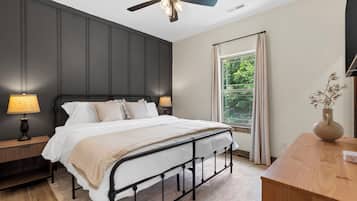 4 bedrooms, iron/ironing board, WiFi, bed sheets