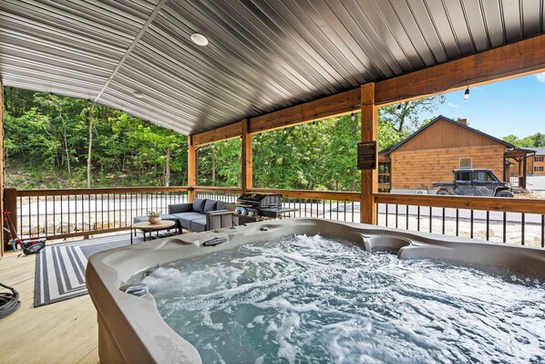 Outdoor spa tub - Timber Valley Cabin - 4BR, Waterview, Private Hot Tub, Resort Style Pool (Hollister)