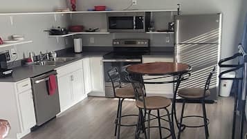 Microones, forn, placa de cuina i rentaplats