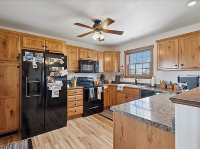 Relaxing Getaway Near Rathbun Lake – Sleeps 10