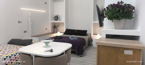 Iron/ironing board, WiFi, bed sheets