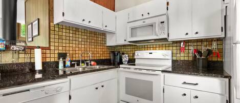 Four Ă micro-ondes, un four, surface de cuisson, lave-vaisselle