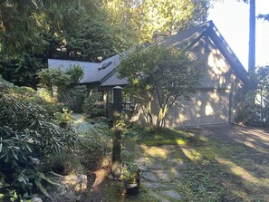 Exterior - Stunning Waterfront Retreat In Port Madison, Bainbridge Island-Furnished (Bainbridge Island)