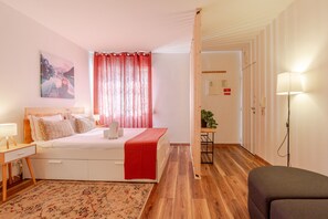 Iron/ironing board, free WiFi, bed sheets
