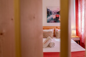 Iron/ironing board, free WiFi, bed sheets