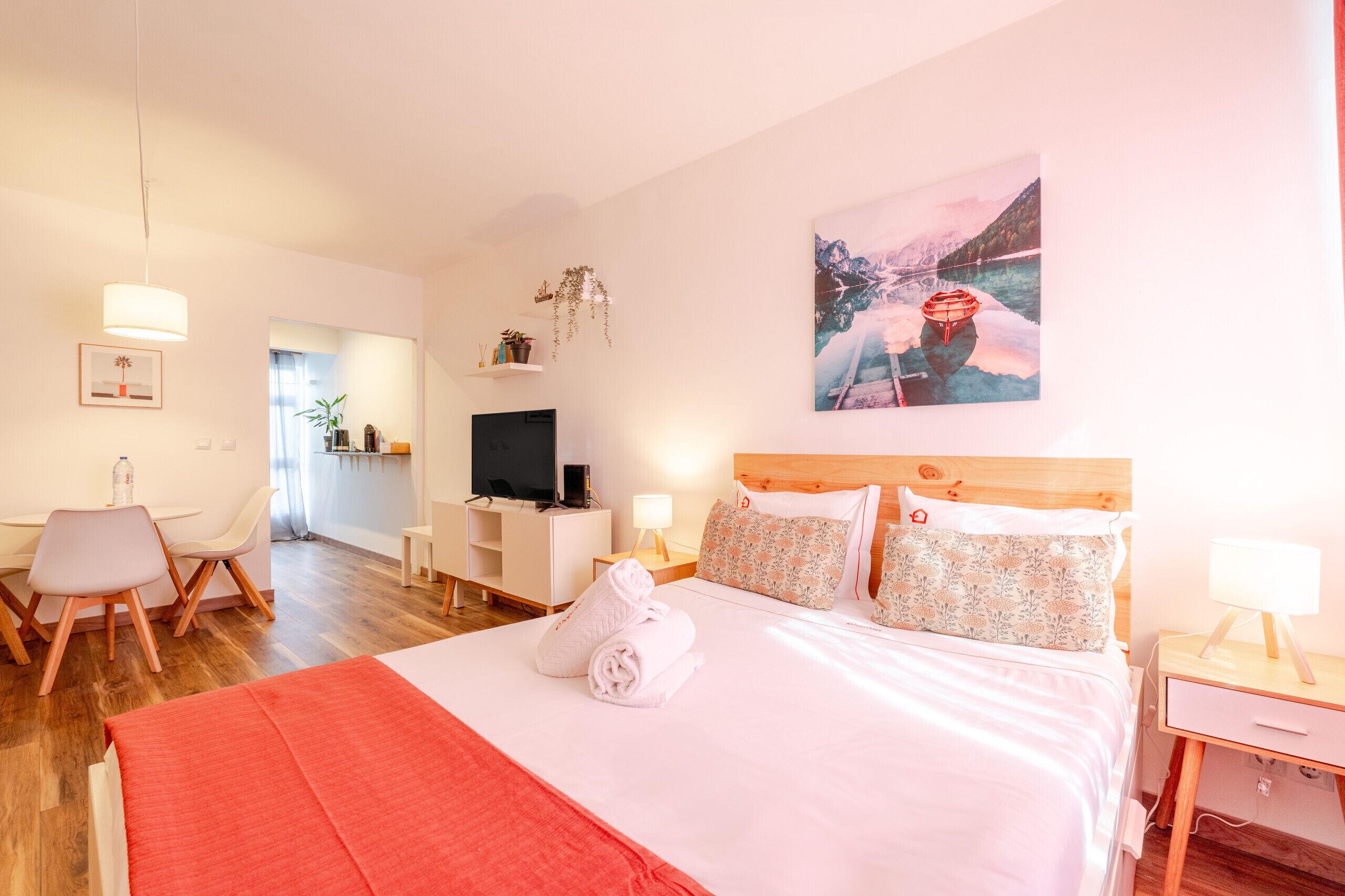 Iron/ironing board, free WiFi, bed sheets