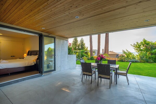 تناول الطعام بالخارج