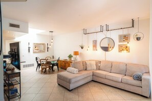 Smart TV y chimenea