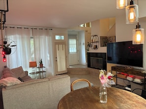 Smart TV, fireplace