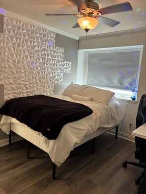 3 bedrooms, iron/ironing board, WiFi, bed sheets