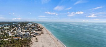 Explore Manasota Key, Walk to beach, bikes, kayaks in charming 1-bedroom cottage