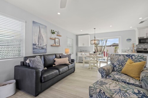 Explore Manasota Key, Walk to beach, bikes, kayaks in charming 1-bedroom cottage