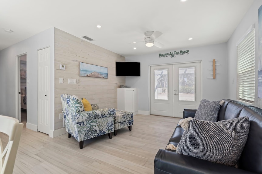 Explore Manasota Key, Walk To Beach, Bikes, Kayaks In Charming 1-bedroom Cottage - Manasota Key, FL
