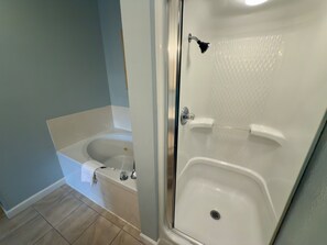 Shower, jetted tub, towels