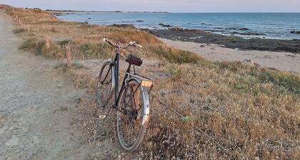 Maison noirmoutrine située derriÚre le port de l Herbaudiere animaux acceptés