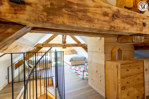 3 bedrooms, iron/ironing board, travel crib, free WiFi