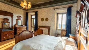 4 slaapkamers, een strijkplank/strijkijzer, wifi, beddengoed