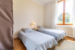 1 bedroom, iron/ironing board, free WiFi
