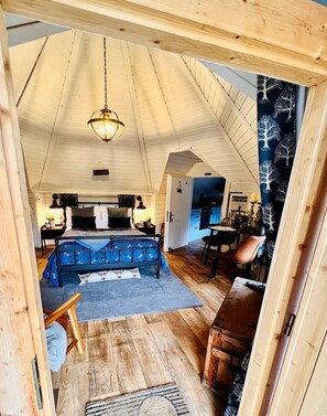 1 bedroom, iron/ironing board, travel cot, free WiFi