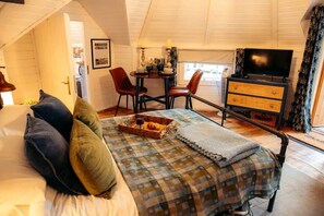 1 slaapkamer, een strijkplank/strijkijzer, reisbedje, gratis wifi