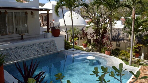 Outdoor pool - Casa Blanca (Santa María Huatulco)