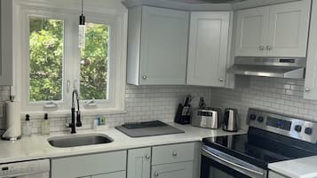 冰箱、微波炉、烤箱、炉灶