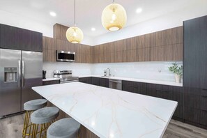 Micro-ondes, four, plaque de cuisson, lave-vaisselle