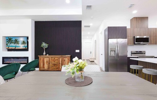 Your Perfect Vacation Getaway . Brand-New Sleek and Stylish  Modern  Home, 