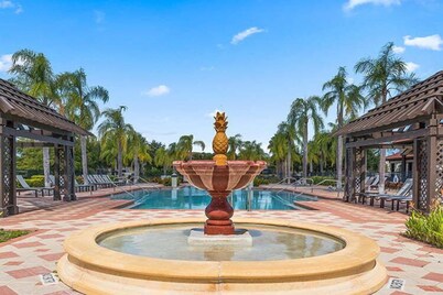 Elegant 8BR Bella Vida Resort Villa w/ Private Pool, Spa & Free Amenities