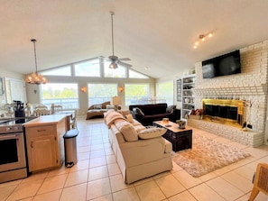 Smart TV, fireplace