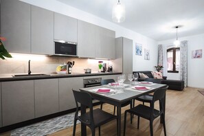 Micro-ondes, four, plaque de cuisson, lave-vaisselle