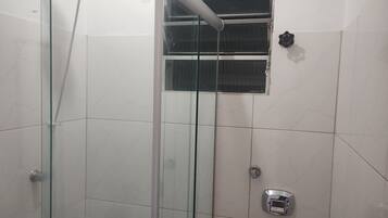 Toalhas de banho, papel higiênico