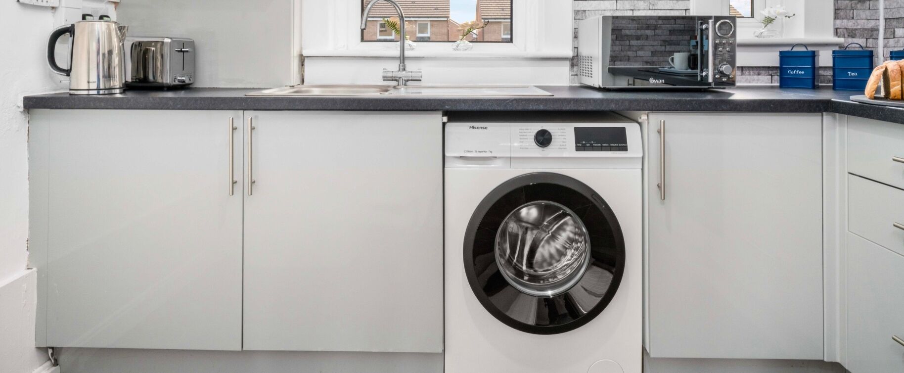 Fridge, microwave, oven, coffee/tea maker