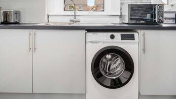 Fridge, microwave, oven, coffee/tea maker