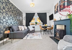 Smart TV - Modern 2 bedroom apartment with parking and wifi. (Glasgow)