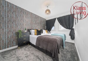 3 chambres, fer et planche à repasser, lit de bébé portatif