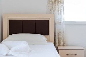 3 slaapkamers, een strijkplank/strijkijzer, gratis wifi, beddengoed