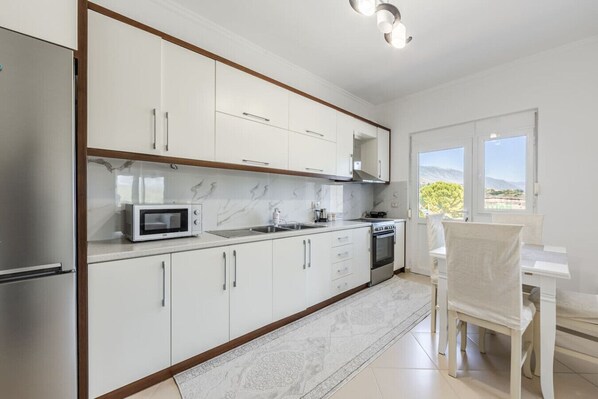 Fridge, microwave, oven, stovetop