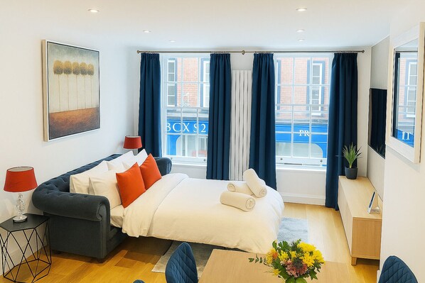 2 bedrooms, iron/ironing board, WiFi, bed sheets